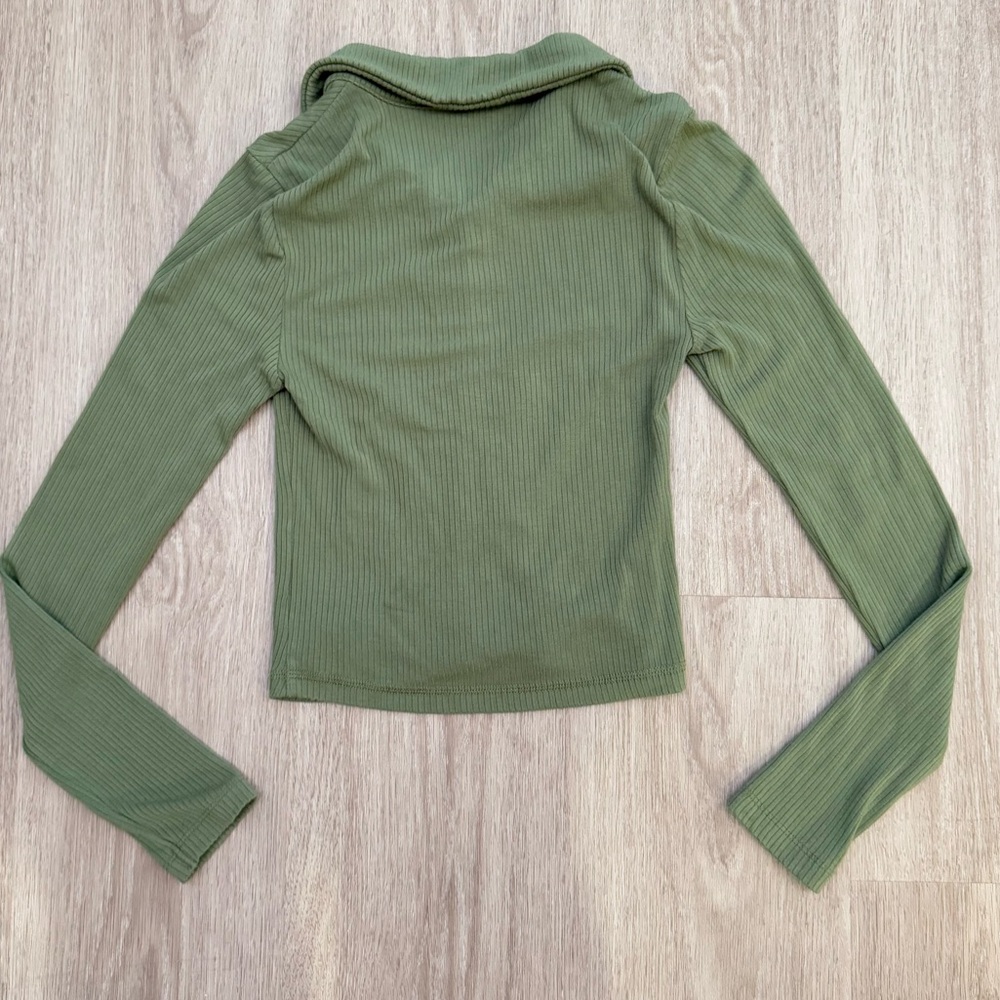Like New XXS Abercrombie & Fitch Green Long Sleeve Collar Button Up Shirt - Picture 9 of 10